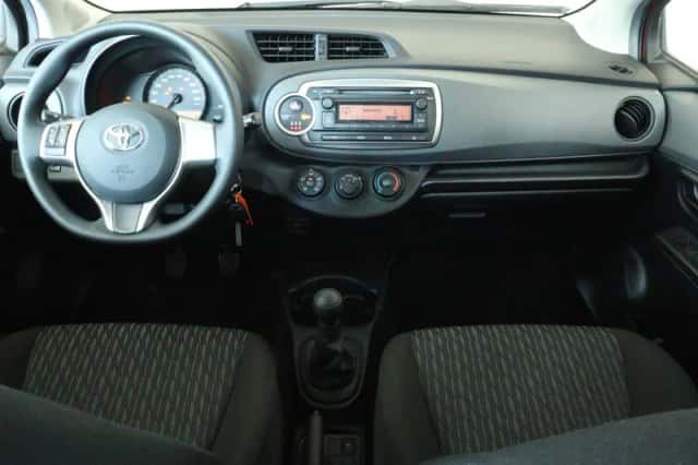 Toyota Yaris (2013) thumbnail 5