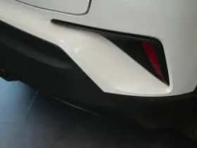 Toyota C-HR (2019) thumbnail 12