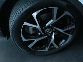 Toyota C-HR (2019) thumbnail 16