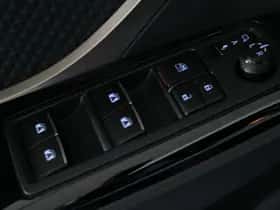 Toyota C-HR (2019) thumbnail 17