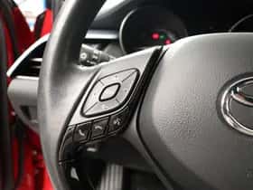 Toyota C-HR (2021) thumbnail 11