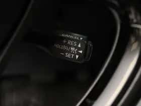 Toyota C-HR (2021) thumbnail 13