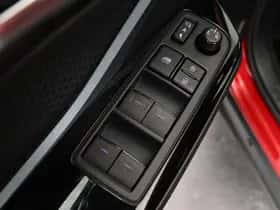 Toyota C-HR (2021) thumbnail 19