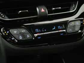 Toyota C-HR (2021) thumbnail 23