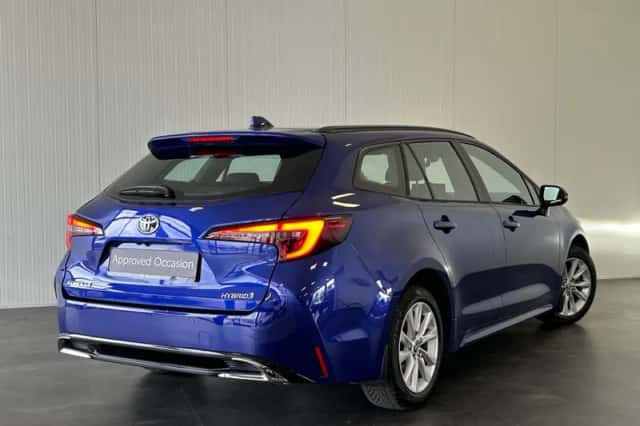 Toyota Corolla (2024) thumbnail 2