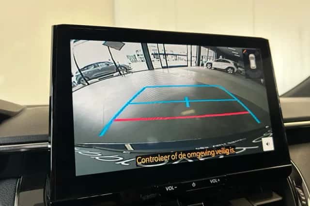 Toyota Corolla (2024) thumbnail 5