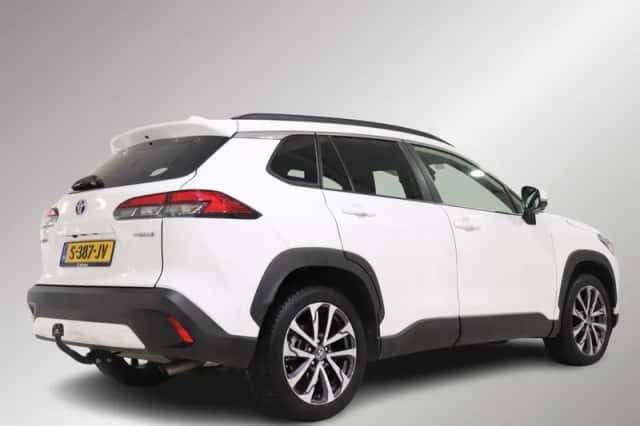 Toyota Corolla (2023) thumbnail 2