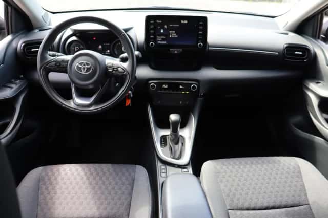 Toyota Yaris (2020) thumbnail 3