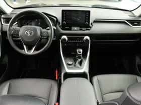 Toyota RAV4 (2023) thumbnail 6