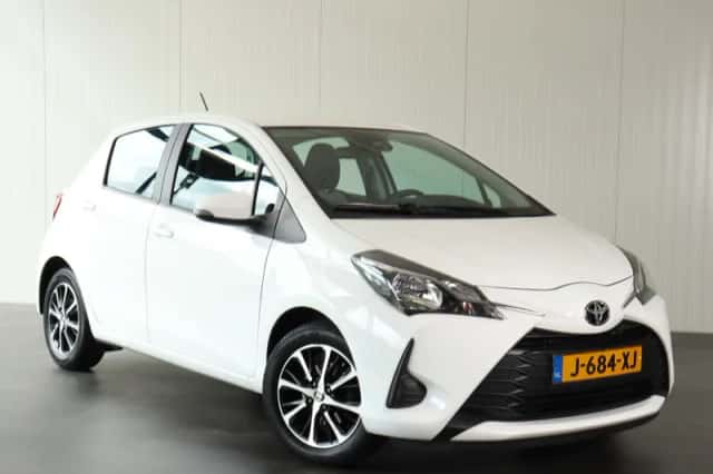 Toyota Yaris (2020) thumbnail 3