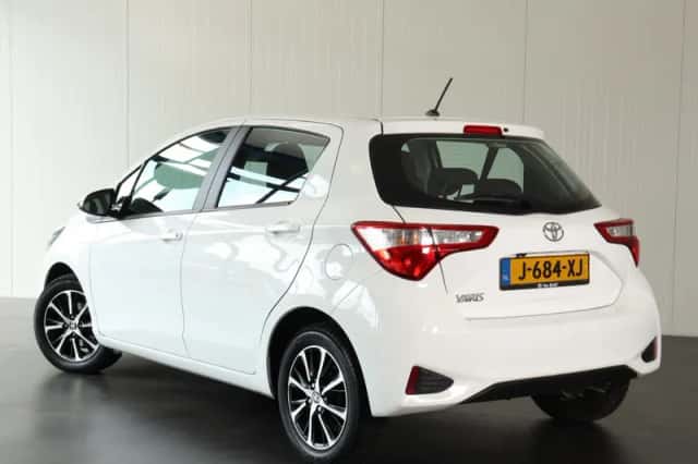 Toyota Yaris (2020) thumbnail 4