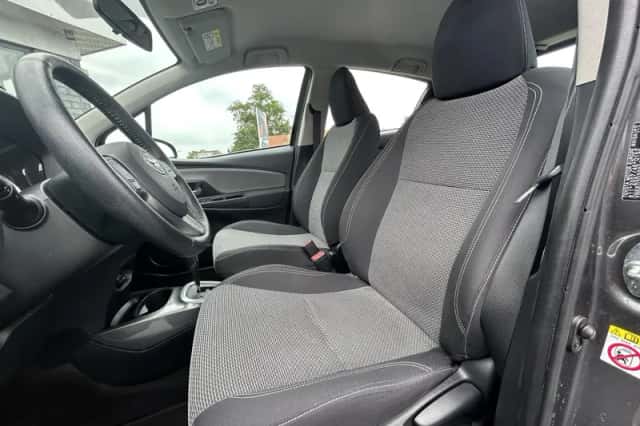 Toyota Yaris (2015) thumbnail 4