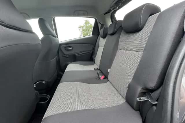 Toyota Yaris (2015) thumbnail 5