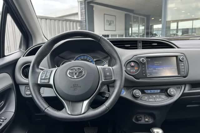 Toyota Yaris (2015) thumbnail 6