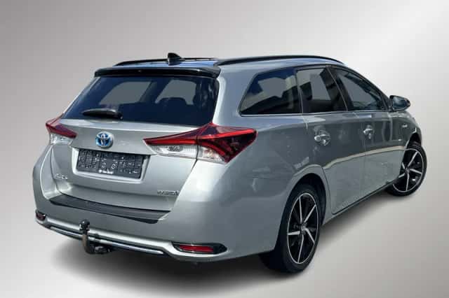 Toyota Auris (2017) thumbnail 2
