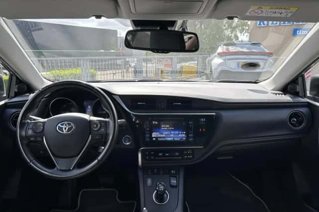 Toyota Auris (2017) thumbnail 3
