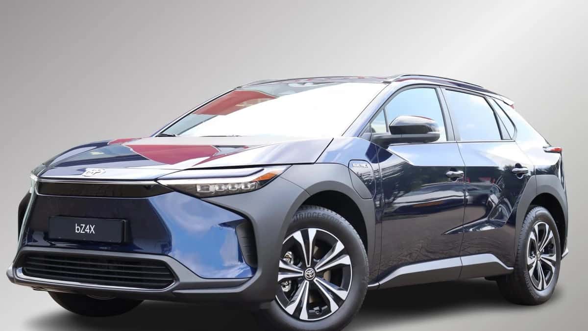 Toyota bZ4X (2023) — foto 1
