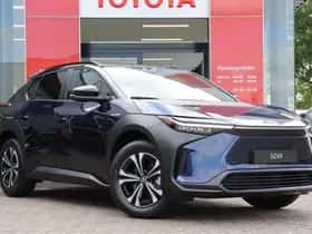 Toyota bZ4X (2023) thumbnail 2