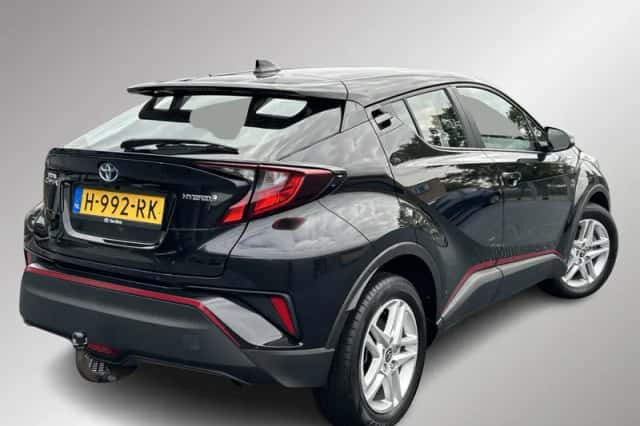Toyota C-HR (2020) thumbnail 2