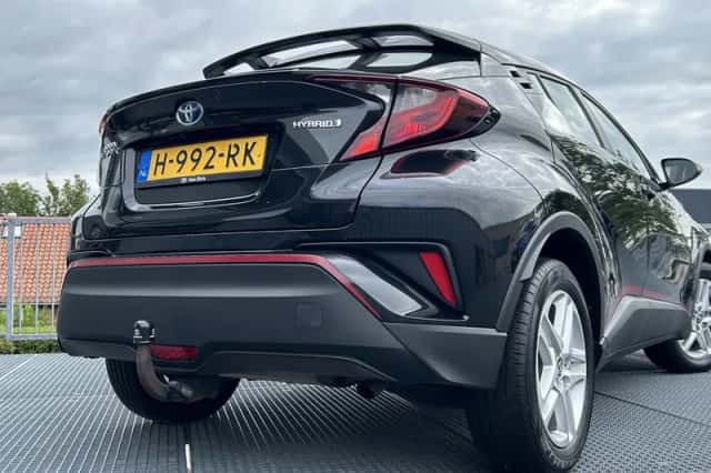 Toyota C-HR (2020) thumbnail 6