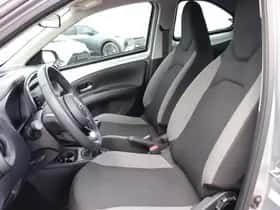 Toyota Aygo X (2022) thumbnail 5