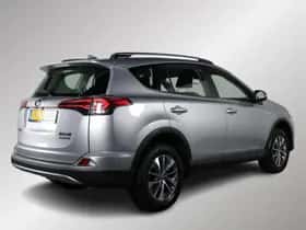 Toyota RAV4 (2018) thumbnail 2