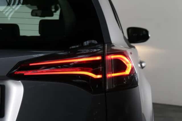 Toyota RAV4 (2018) thumbnail 3