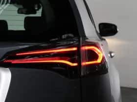 Toyota RAV4 (2018) thumbnail 3