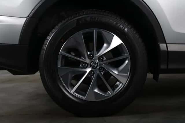 Toyota RAV4 (2018) thumbnail 5