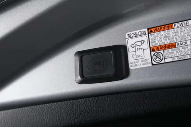 Toyota RAV4 (2018) thumbnail 6