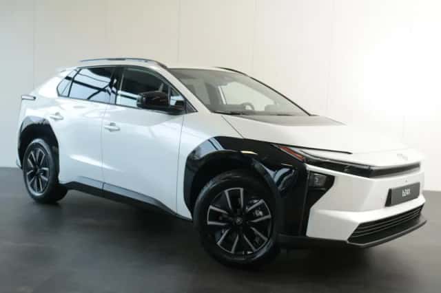 Toyota bZ4X (2025) thumbnail 4