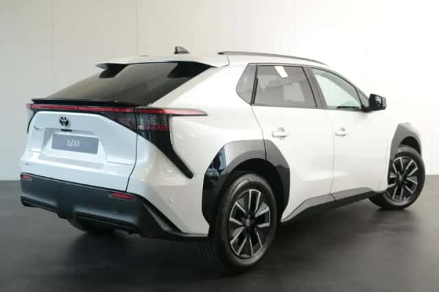 Toyota bZ4X (2025) thumbnail 5
