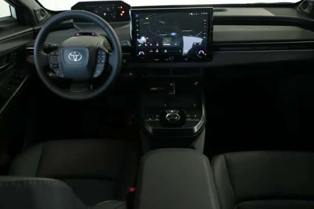 Toyota bZ4X (2025) thumbnail 6