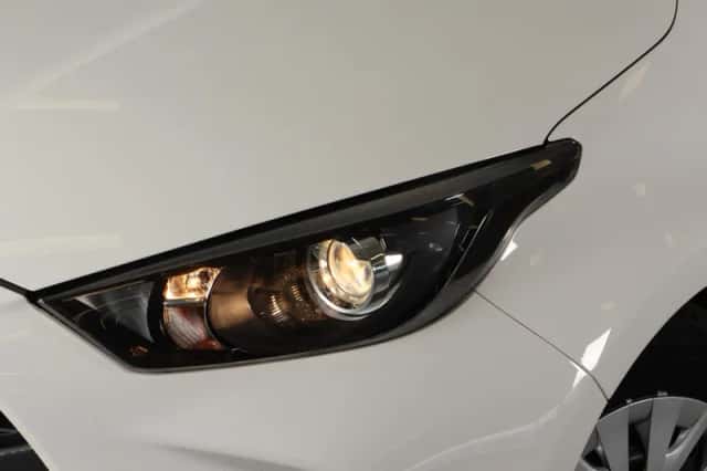 Toyota Yaris (2021) thumbnail 2
