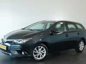 Toyota Auris (2017) thumbnail 2