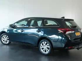Toyota Auris (2017) thumbnail 3