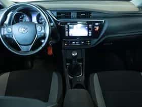 Toyota Auris (2017) thumbnail 6