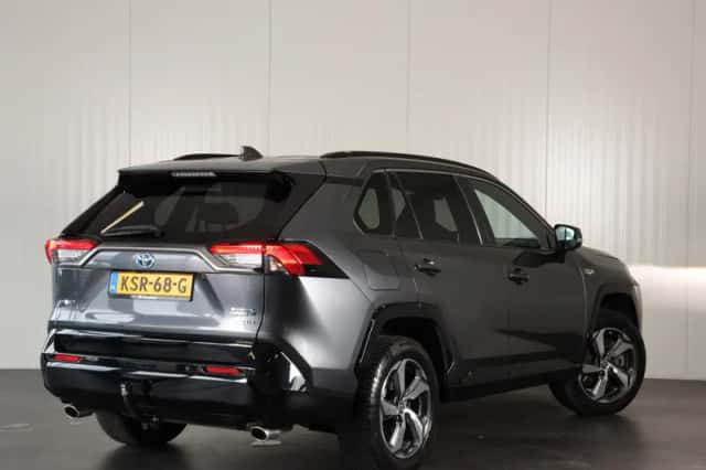 Toyota RAV4 (2021) thumbnail 2
