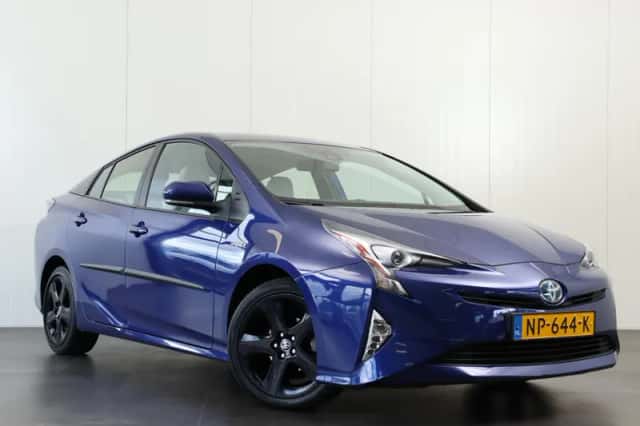 Toyota Prius (2017) thumbnail 6