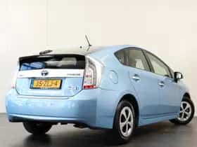 Toyota Prius (2013) thumbnail 2