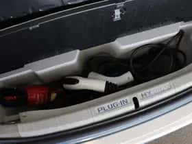 Toyota Prius (2013) thumbnail 16