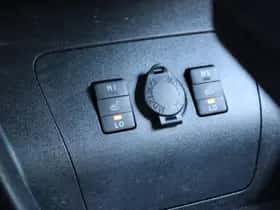 Toyota Prius (2013) thumbnail 17