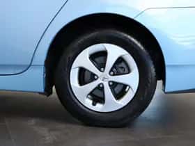 Toyota Prius (2013) thumbnail 23