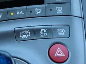 Toyota Prius (2013) thumbnail 33