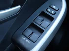 Toyota Prius (2013) thumbnail 38