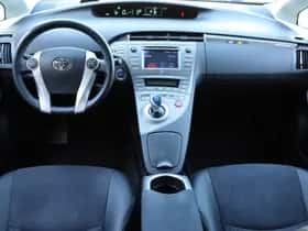 Toyota Prius (2013) thumbnail 5