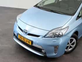 Toyota Prius (2013) thumbnail 8