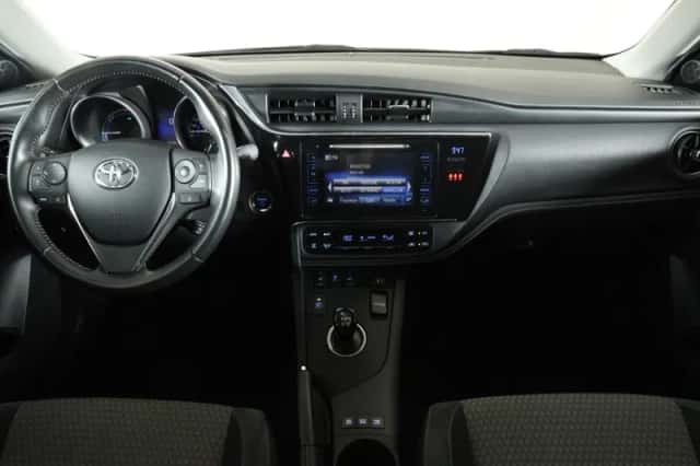 Toyota Auris (2017) thumbnail 2