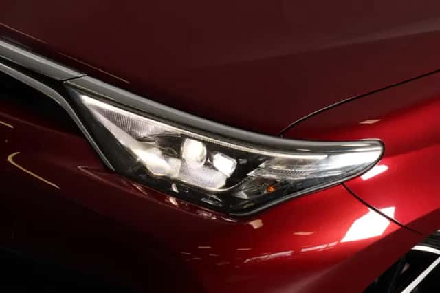 Toyota Auris (2017) thumbnail 3