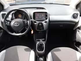 Toyota Aygo (2016) thumbnail 3